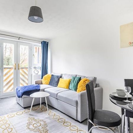 Two Bedroom Flat Near Colchester Hospital With Free Parking And Internet Mile End Buitenkant foto