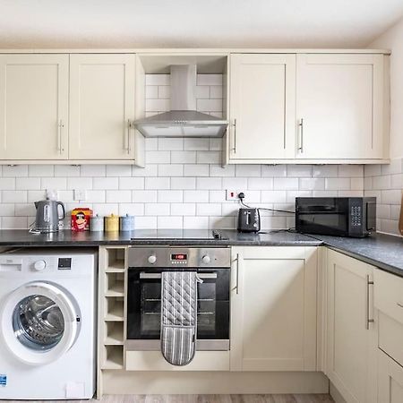 Two Bedroom Flat Near Colchester Hospital With Free Parking And Internet Mile End Buitenkant foto