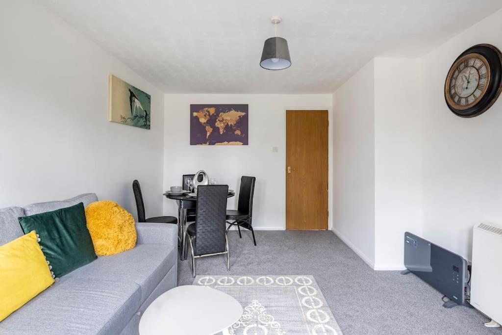 Two Bedroom Flat Near Colchester Hospital With Free Parking And Internet Mile End Buitenkant foto