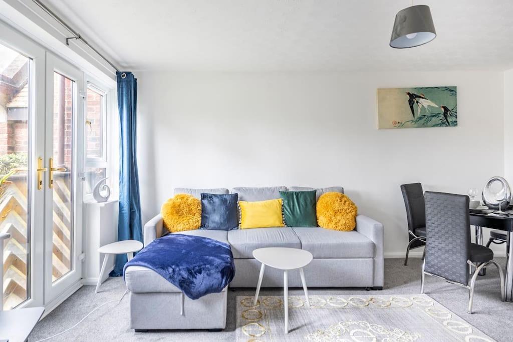 Two Bedroom Flat Near Colchester Hospital With Free Parking And Internet Mile End Buitenkant foto