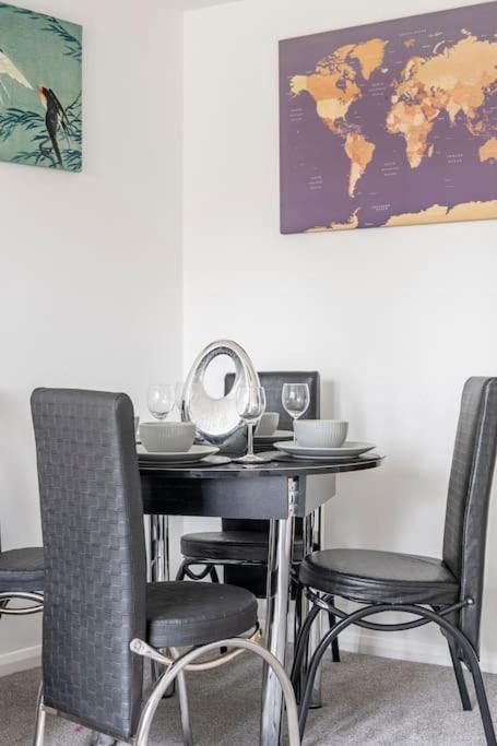 Two Bedroom Flat Near Colchester Hospital With Free Parking And Internet Mile End Buitenkant foto